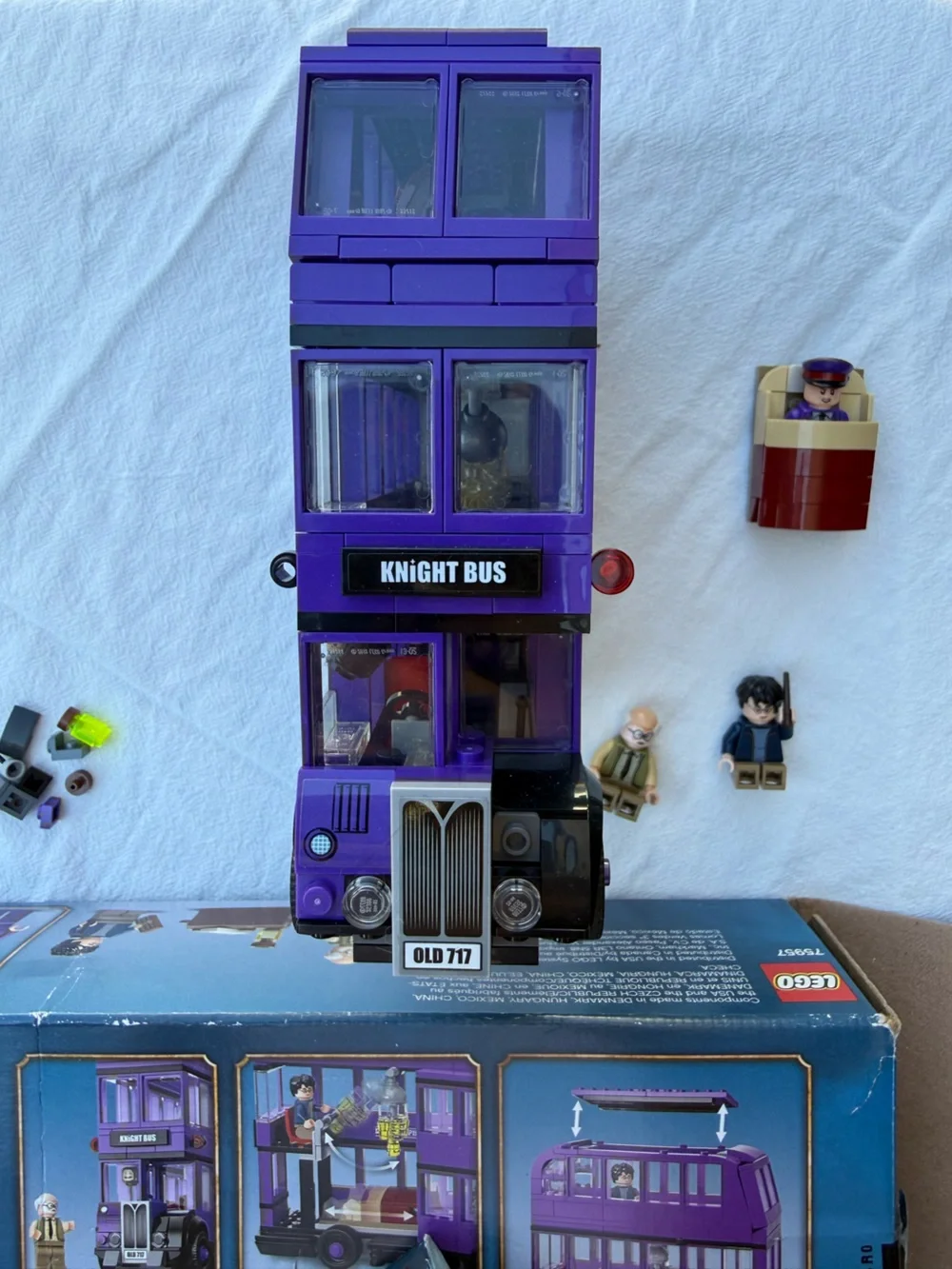 LEGO Purple Knight Bus Harry Potter Building Set 75957
